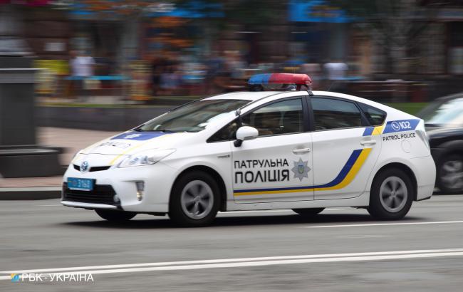 В Харькове мужчина в "костюме Адама" напал на такси (видео)