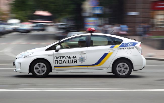В Донецкой области на перекрестке столкнулись автомобили: два человека погибли, три - ранены