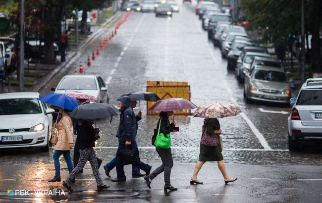 Дожди еще не отступают: какие области будет заливать на выходных