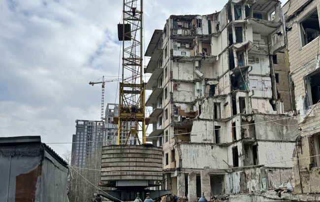 У Дніпрі розпочали демонтаж частини будинку, куди поцілила ракета