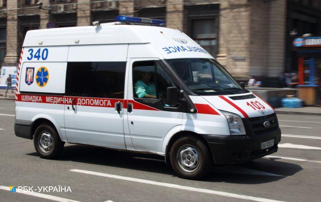 Несли на руках 2 км: под Харьковом "скорая" не могла доехать к пациенту
