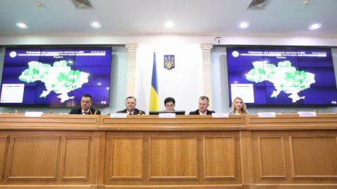 ЦВК закликала кандидатів призупинити обговорення дебатів