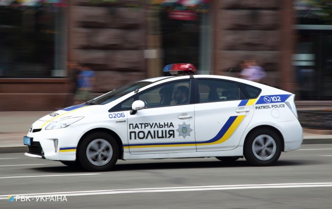 Беззаконня: у Києві чоловік на іномарці стріляв по перехожих