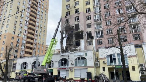 Разрушенные дома, дворы в стекле: репортаж РБК-Украина с мест прилетов в Киеве