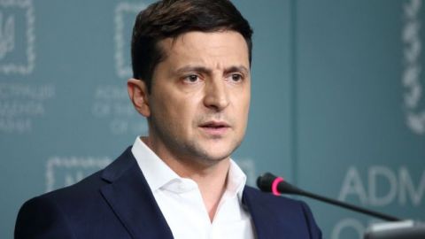 Власть старается как можно оперативнее решить проблемы медиков, - Зеленский