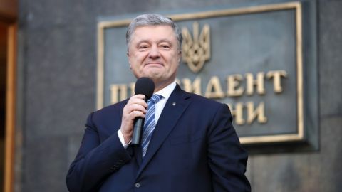 Порошенко: Зеленский предлагал избирателям "шарики"