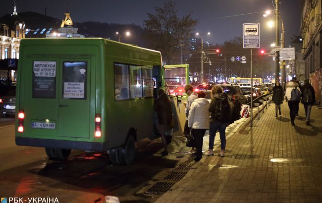 Украинский водитель превратил маршрутку в рождественскую резиденцию: горожане в восторге!