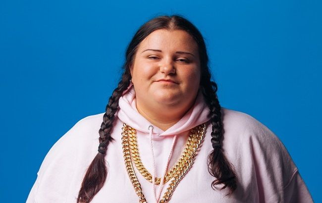 Ви точно бачили все: alyona alyona підриває мозок новим філософським кліпом "Мамин суп"