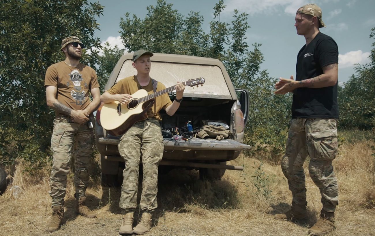 Учасник NAZVA перетворив історії бійців 93-ї ОМБр на сильний трек: "Ніколи назад" (відео)