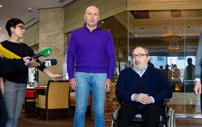 Кернес и Ярославский раздали пенсионерам в Харькове пайки и аптечки на 26 млн грн