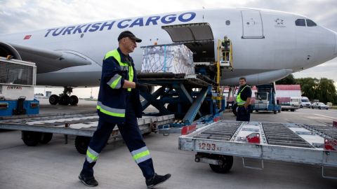 Україна отримала від США ще майже 190 тисяч доз вакцини Pfizer