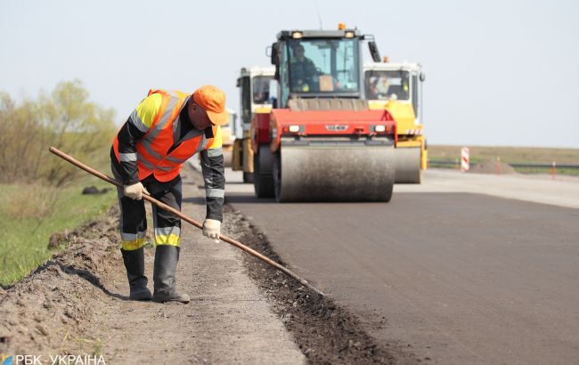 Укравтодор получил 1 млрд грн на ремонт дорог благодаря укреплению гривны