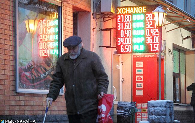 Сезон охоты: вырастет ли в Украине спрос на доллары, и каким будет курс гривны