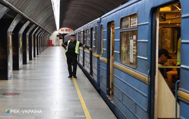 В метро Києва виявили підозрілий предмет. Закрили "Золоті ворота" та "Театральну"