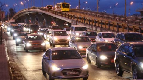 Киев вечером остановился в пробках