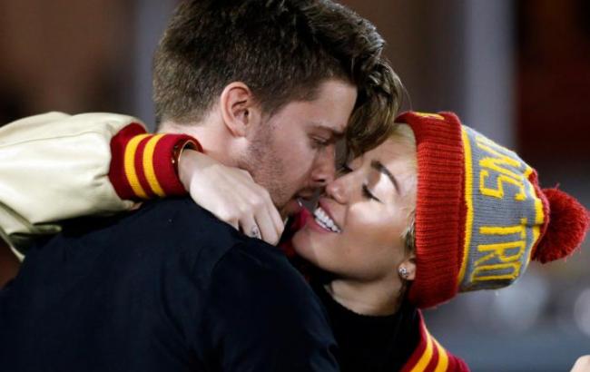 Мария Шрайвер перестала критиковать роман сына с Майли Сайрус