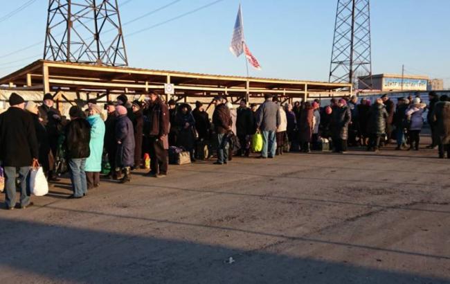 Лінію зіткнення на Донбасі у листопаді перетнули понад 1 млн осіб, - МінАТО