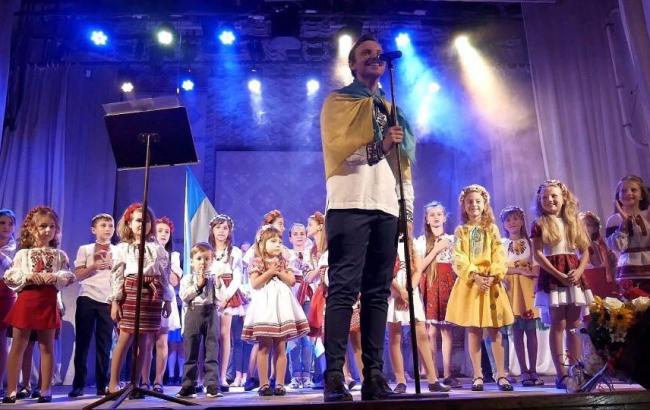 Известный французский певец решил стать гражданином Украины
