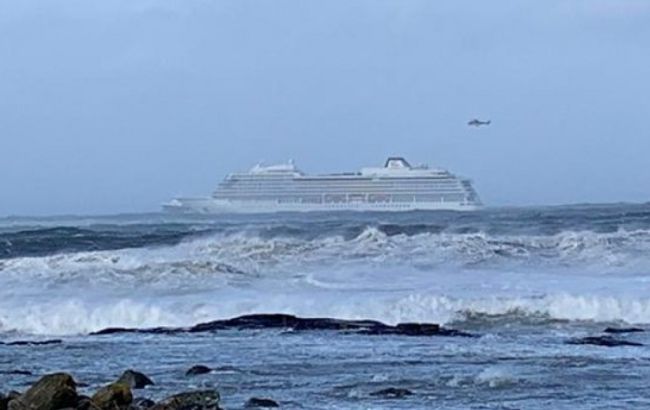 Авария лайнера в Норвегии: почти 400 человек эвакуированы