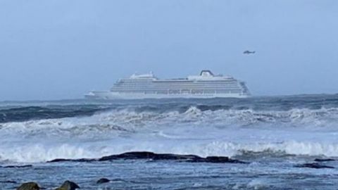 Авария лайнера в Норвегии: эвакуировано почти 500 человек