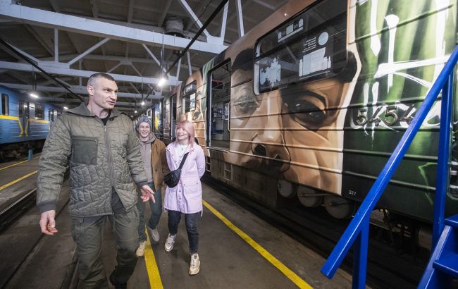 У київському метро з&rsquo;явився патріотичний арт-поїзд, - Кличко