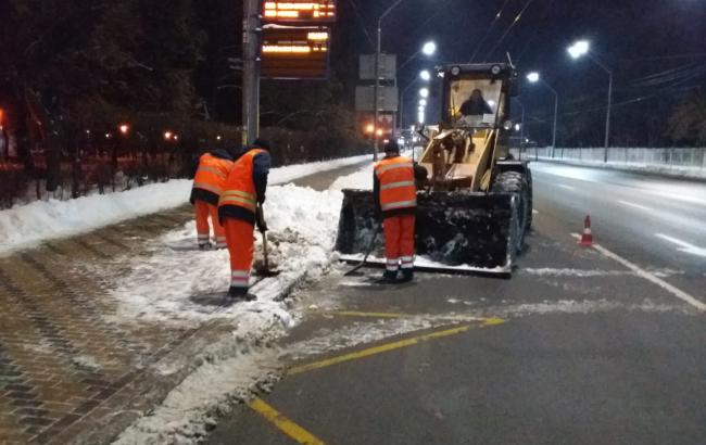 Вулиці Києва чистять від снігу цілодобово, - КМДА