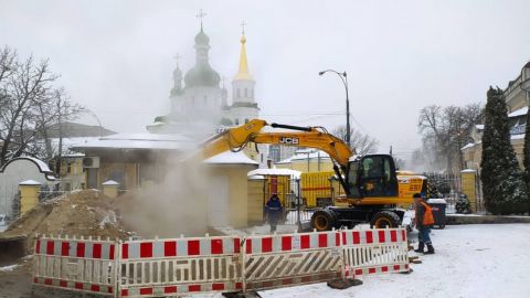 В Киеве авария на теплосети возле Лавры: без отопления почти 90 домов