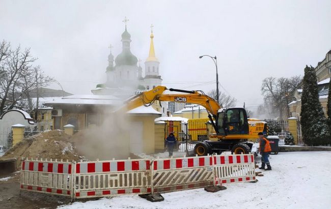 В Киеве авария на теплосети возле Лавры: без отопления почти 90 домов