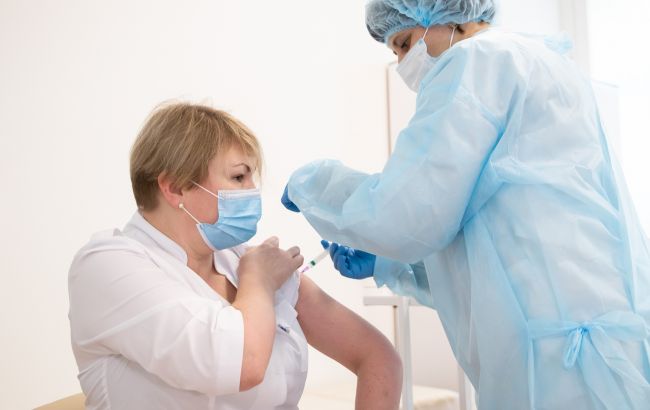 COVID-вакцинація в Україні: у МОЗ назвали число щеплених за другий день