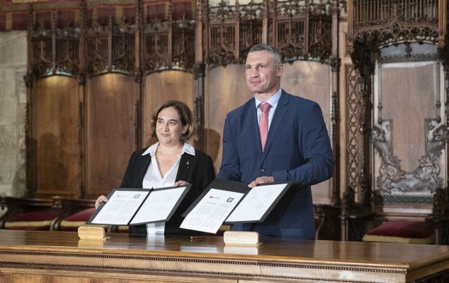 Барселона стала 63-м городом-побратимом Киева и расширит поддержку, - Кличко