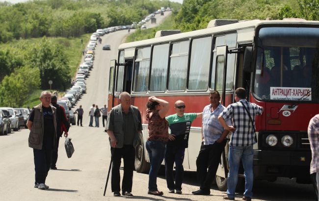 Боевики продолжают блокировать пункты пропуска на Донбассе