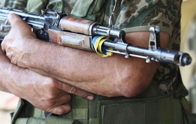 Боевики продолжают обстреливать украинские позиции на Донбассе, есть раненный, - штаб