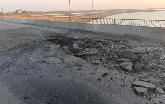 У мережі з'явилося відео удару по Чонгарському мосту