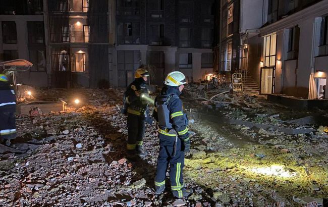 Ракетный удар по Днепру: количество пострадавших снова возросло, ранено два подростка