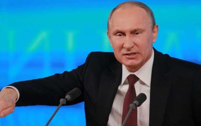 Тапочки Путина: в России обсуждают "обувку" президента за 2,4 млн