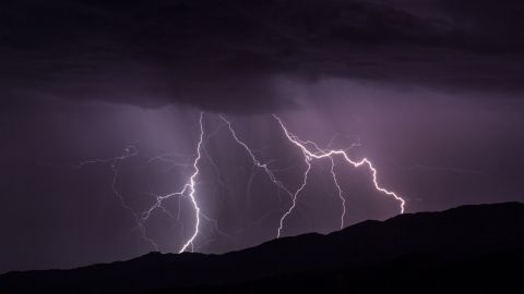 Киев накрыла сильная гроза и ливень