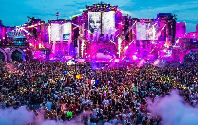 У Бельгії повністю згоріла головна сцена популярного фестивалю Tomorrowland (відео)