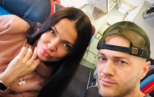 На Маямщині всі так ходять: Влад Яма в стильній шубці влаштував модний батл з дружиною