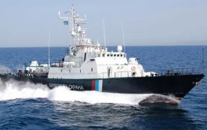 Українські дрони вполювали російський корабель в Криму (відео удару)