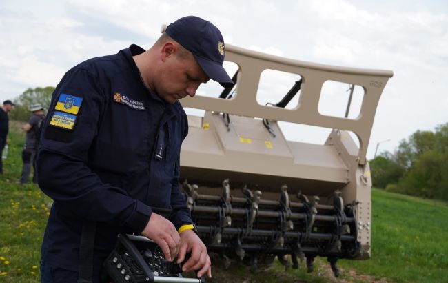 Канада передала Украине оборудование для разминирования