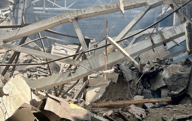 Ракетний удар по Запоріжжю: під завалами можуть бути люди