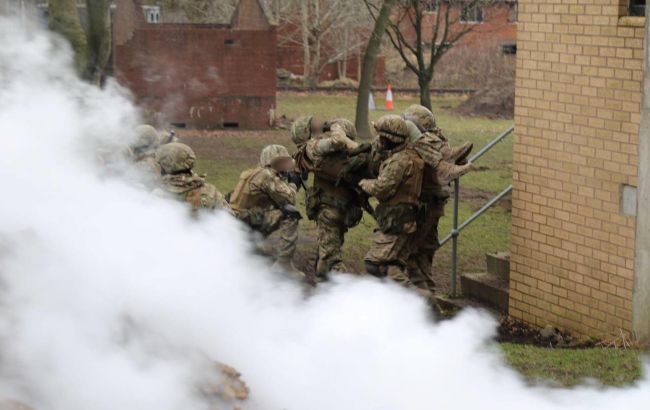 Отрабатывают действия в наступлении и обороне. В ВСУ показали обучение наших военных в Британии (фото)