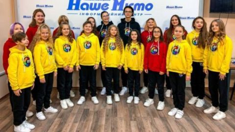 Миллионы просмотров и всемирная слава: в Днепре дети перепели Coldplay и BTS на трех языках