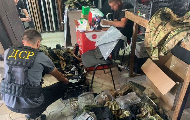 Продавали гумпомощь для ВСУ. В Тернопольской области задержали банду "волонтеров"