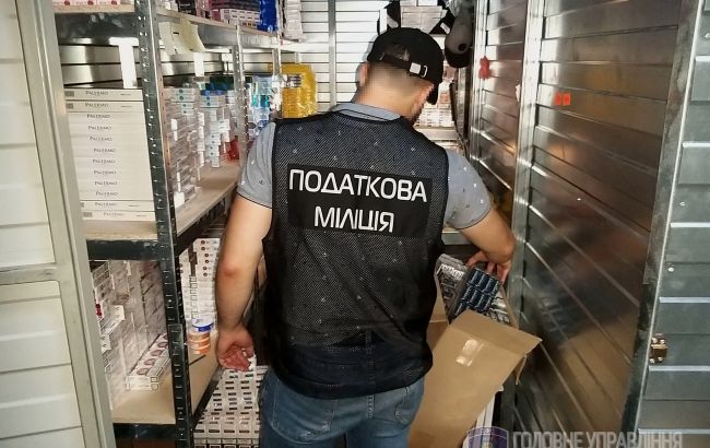 ДФС провела в Києві 10 обшуків в місцях продажу фальсифікованих тютюнових виробів
