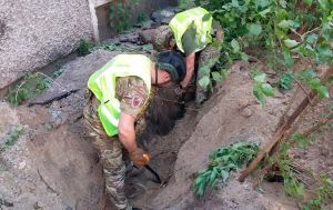 У Києві бойова частина ракети впала біля багатоповерхівки (фото)