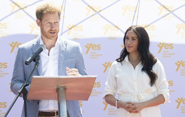 Принц Гарри стал Сантой и приготовил сюрприз: в сеть попало видео