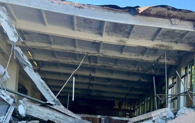 Били "Іскандером". Правоохоронці показали фото наслідків удару РФ по Харкову