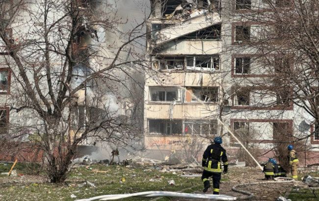 Обстрел многоэтажки в Запорожье: стало известно еще об одной жертве