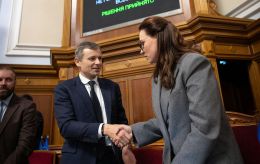 Посылки, OLX и ФОПы: какие новые налоги Украина пообещала МВФ и как это повлияет на экономику